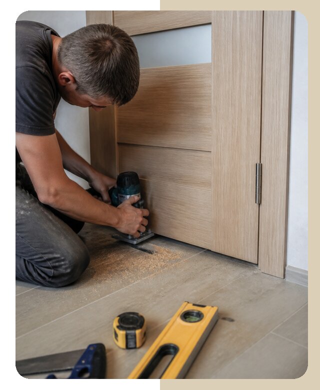 Подрезка межкомнатной двери в Старой Руссе — цена от 2548 руб.
